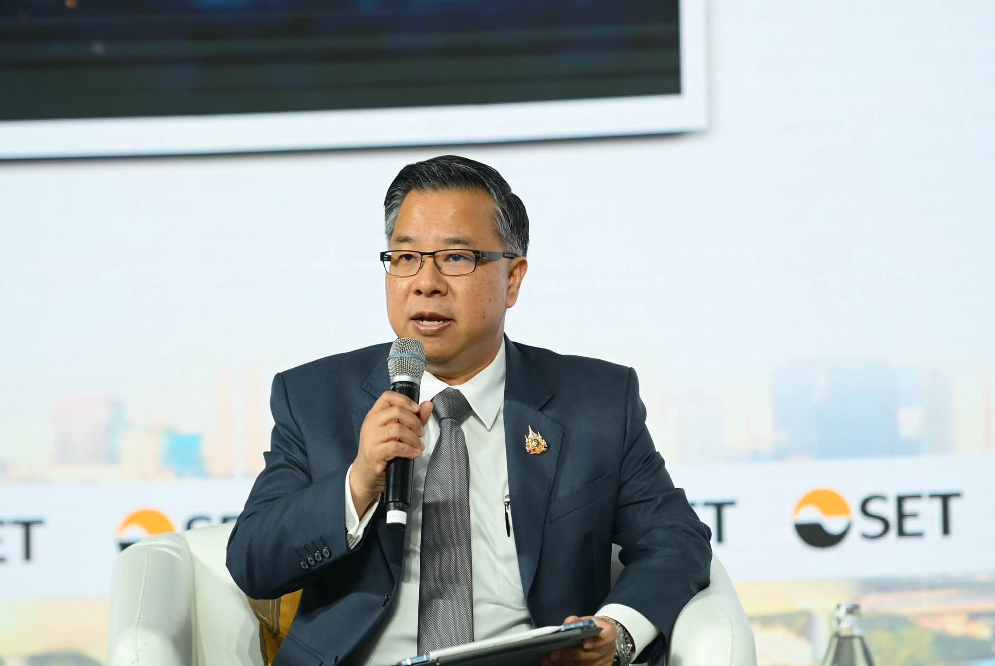 สรุปประเด็น Thailand Focus 2026: Reignite Thailand หัวข้อ ยุทธศาสตร์การแข่งขันของไทย: คว้าโอกาสจากกระแสการลงทุนมูลค่าสูงระลอกใหม่ 3 นายนฤตม์ เทอดสถีรศักดิ์ TF 2026